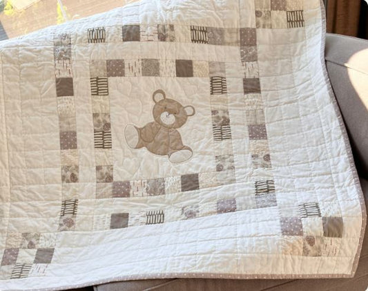 Honey & Hugs Pattern - Baby Quilt Pattern / designed by Lorna Costantini