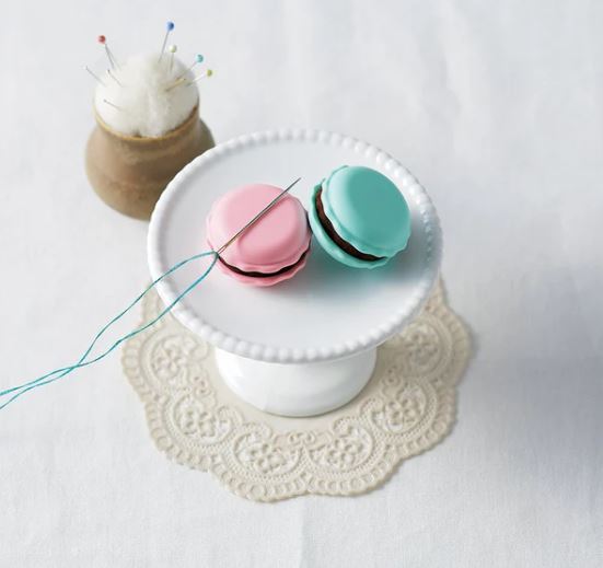 Clover Sweet ’n Sharp Macaron Needle Sharpener | Pistachio