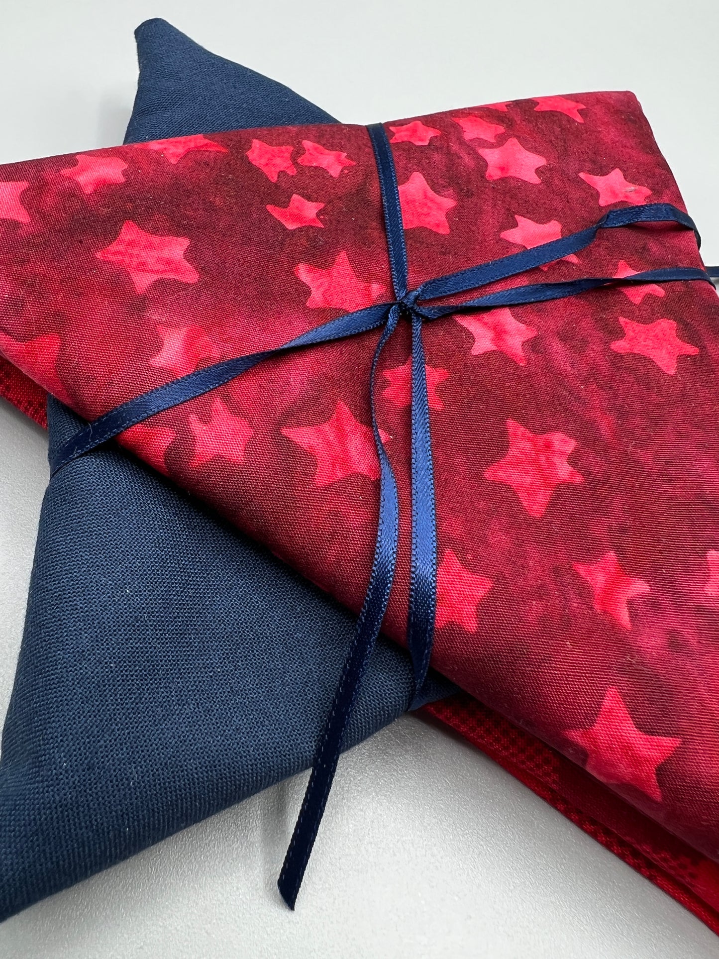 3 Piece - Fat Quarter Bundle / Red & Blue