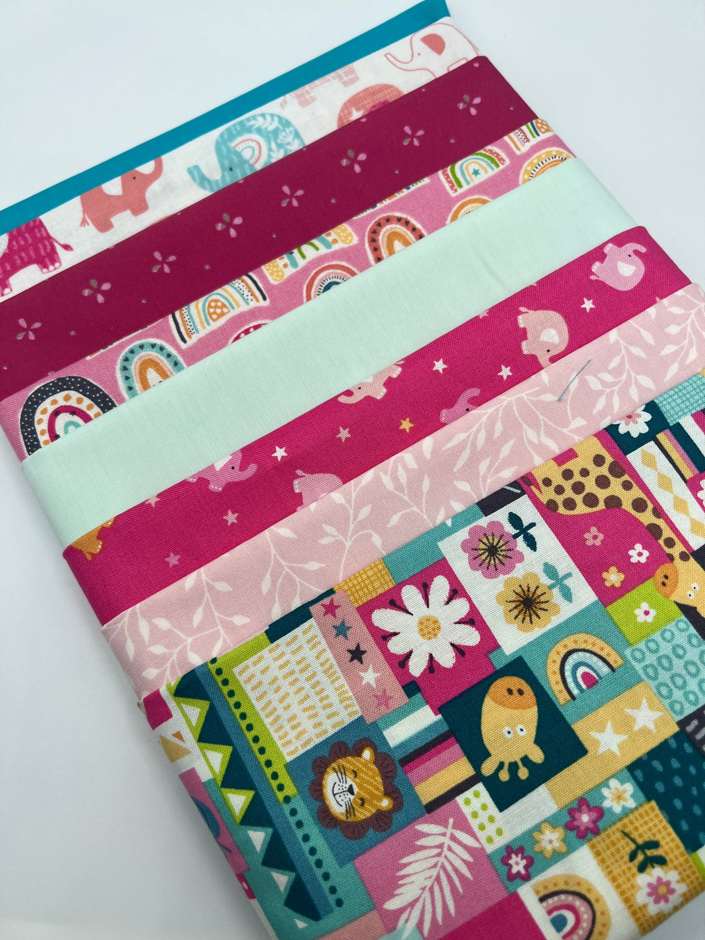 8 Piece - Fat Quarter Bundle / In The Jungle Montage Prints & Coordinates