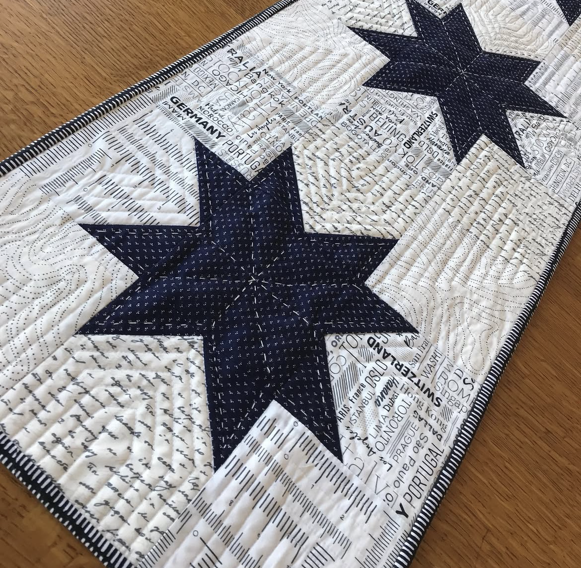 Star Bright Mini Wall Hanging or Table Runner Quilt Pattern / Original Pattern by Lorna Costantini