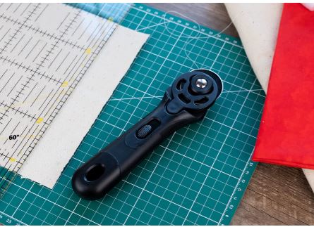 45mm Midnight Edition Rotary Cutter by LDH Scissors / RC45M